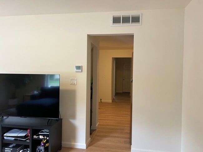 Building Photo - 35 Ridgeview Cir
