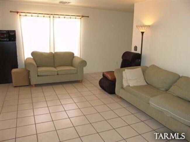 Foto del edificio - Eastside 3 Bedroom