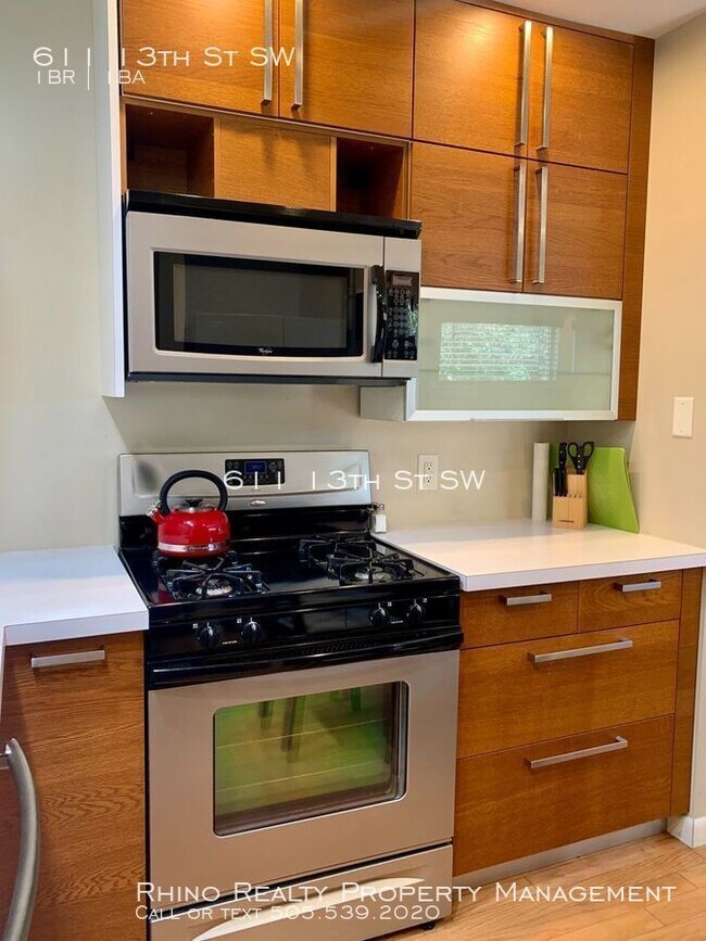 Foto del edificio - 611 13th St SW