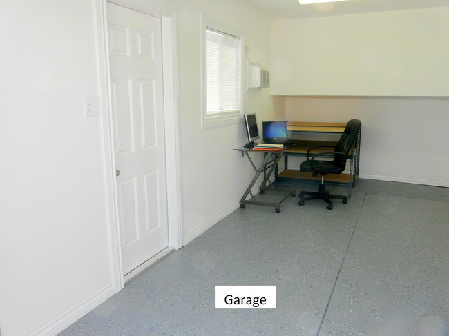 Airconditioned Garage - 319 McHenry Rd