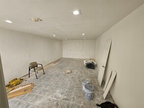 Building Photo - 2116 Lockwood Dr