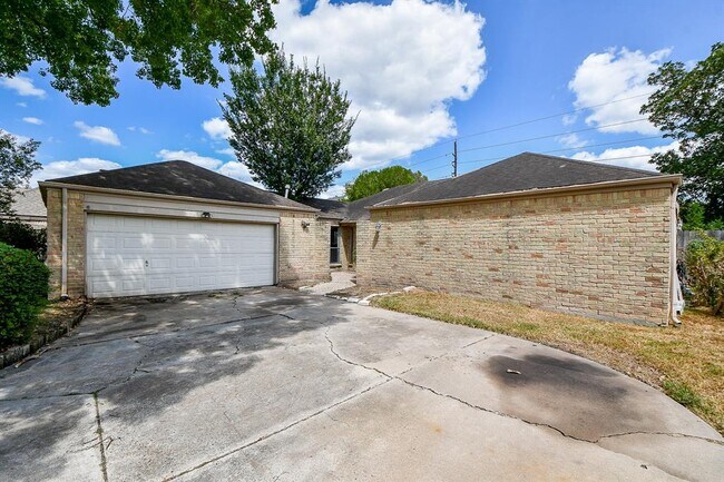 Building Photo - 7047 Bissonnet St