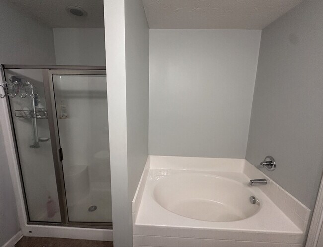 Foto del edificio - 9704 Pebble Ct