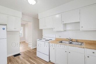 Building Photo - 1590 Vendome Dr S