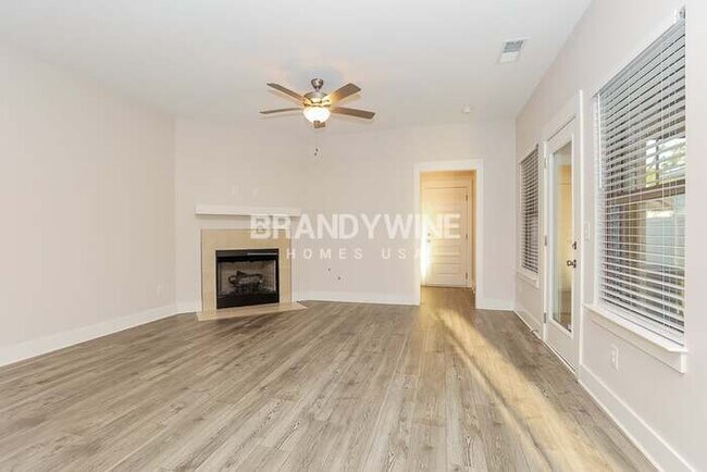 Building Photo - One Month FREE RENT!!!