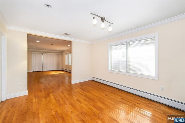 Foto del edificio - 500 Lewis St