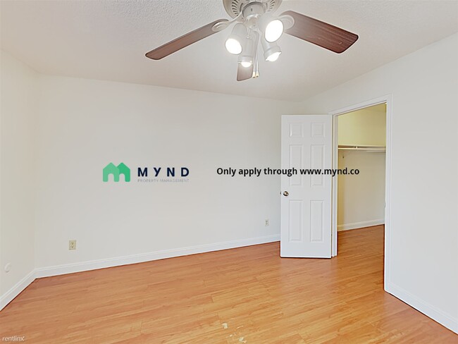 Building Photo - 5971 Lake Crest Way
