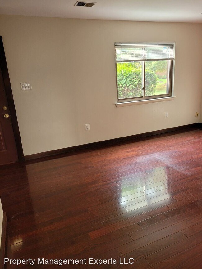 Building Photo - 3 br, 1.5 bath House - 8400 Orinda Ct. 288