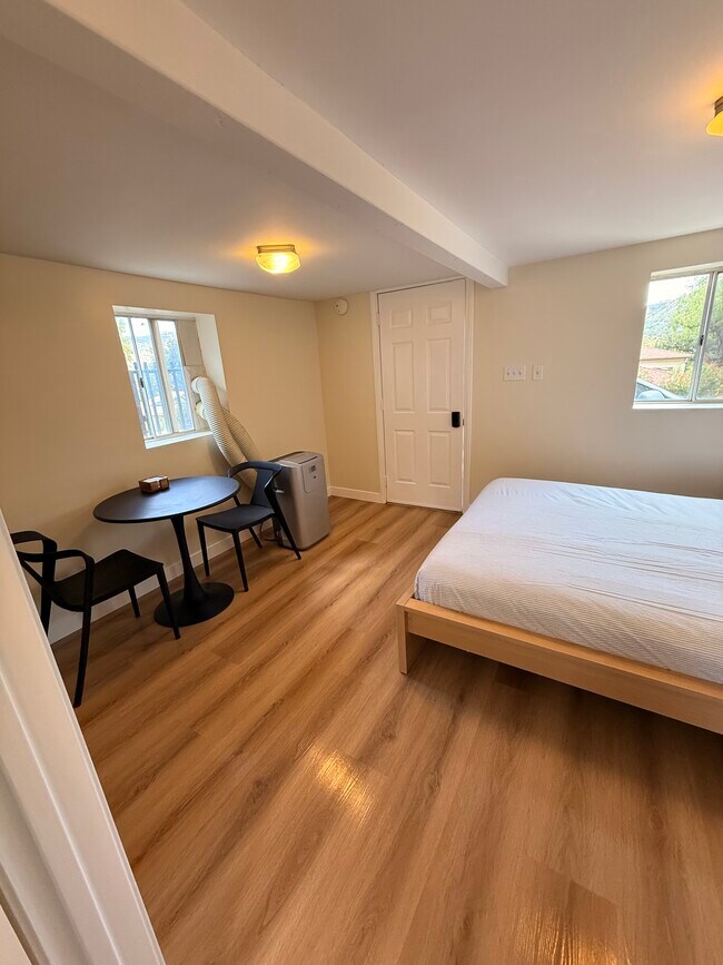 Foto del edificio - 1295 Foothill Dr