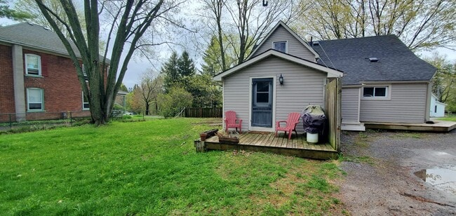 Building Photo - 142 Bloomfield Main St