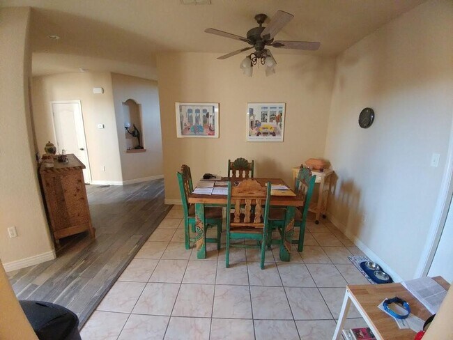 Foto del edificio - 438 Desert Lakes Rd