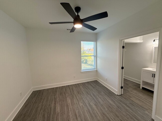 Foto del edificio - 760 N McNeil St