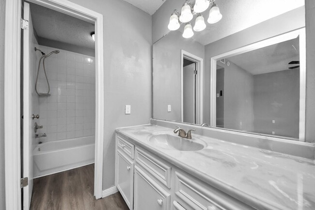 Building Photo - 13603 Ravensway Dr