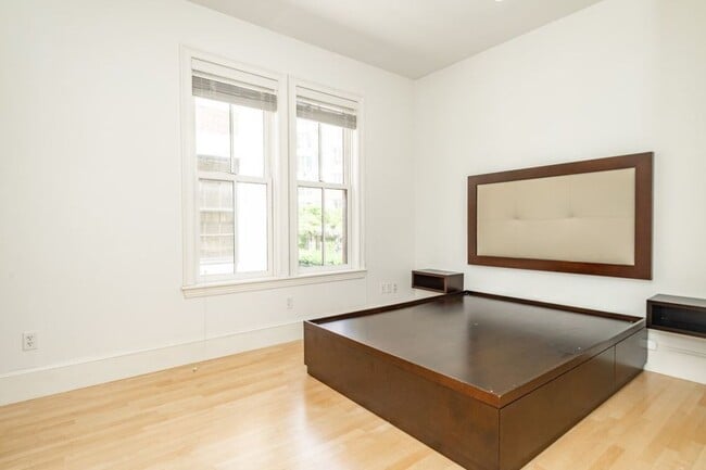 Foto del edificio - 70 E Brookline St