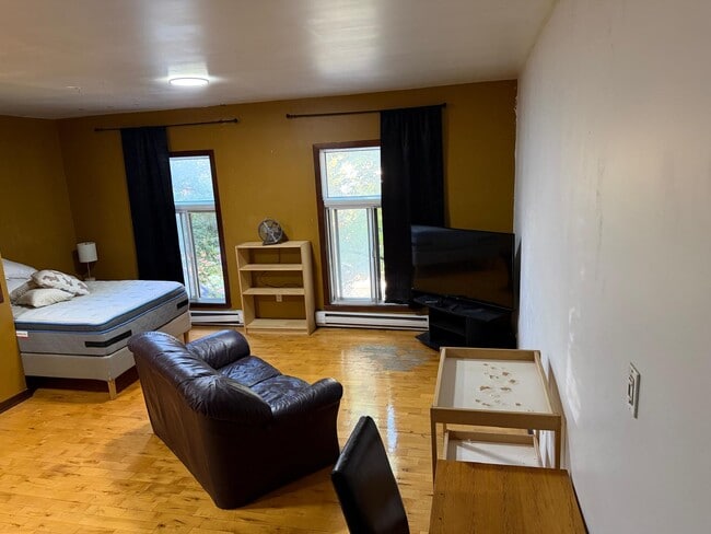 Building Photo - 4399 Boul Saint-Laurent
