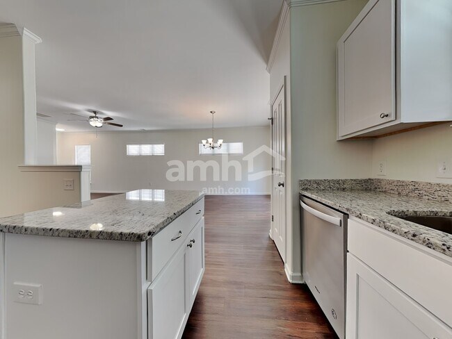 Building Photo - 625 Summer Hill Way