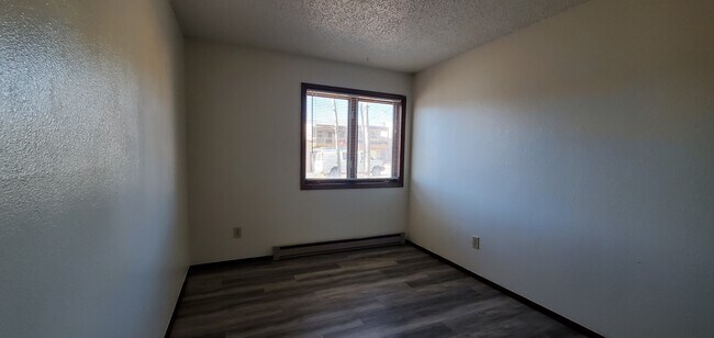 Building Photo - 401 Forest Edge Rd