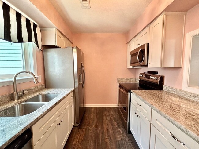 Building Photo - Stunning Condo Near Chesapeake Bay