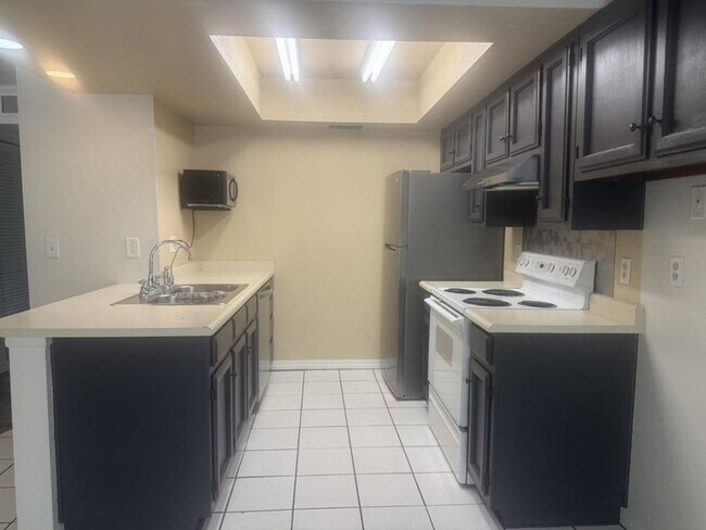 Building Photo - 520 N Stapley Dr