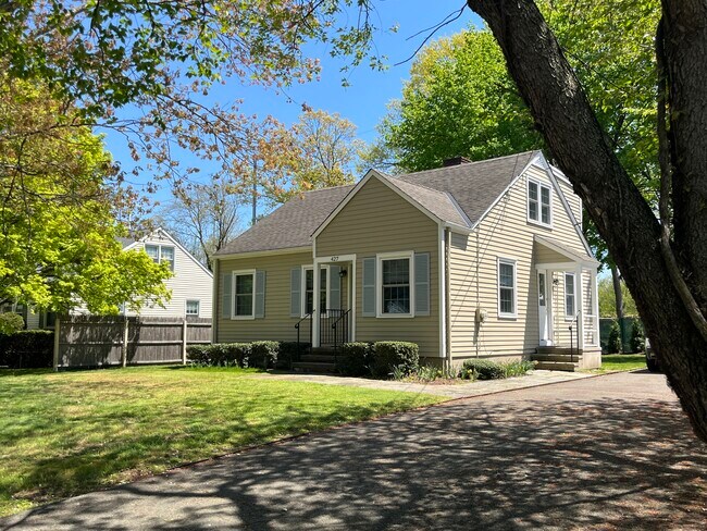 Building Photo - 427 Westford Dr