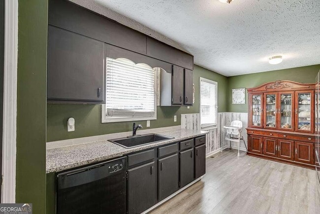 Building Photo - 2193 Kings Forest Dr SE