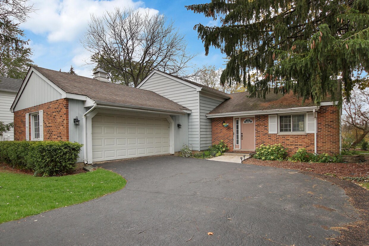 Primary Photo - 4907 Carriage Dr