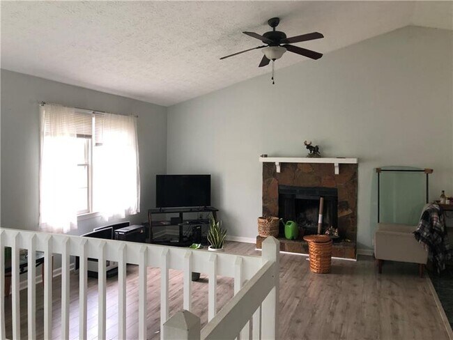 Foto del edificio - 2385 Waterford Park Dr