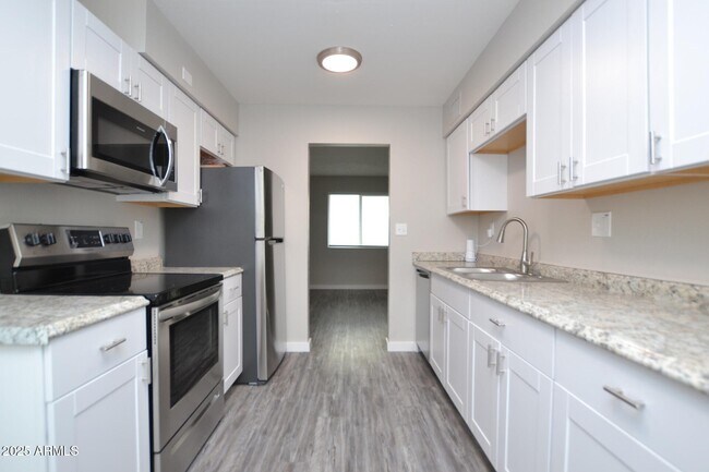 Foto del edificio - 2202 W Devonshire Ave