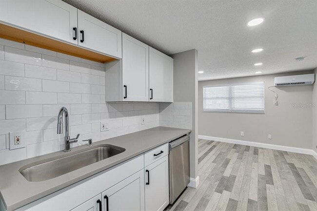 Building Photo - 13496 W Rena Dr