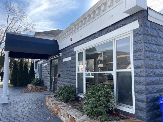 Building Photo - 413 High St