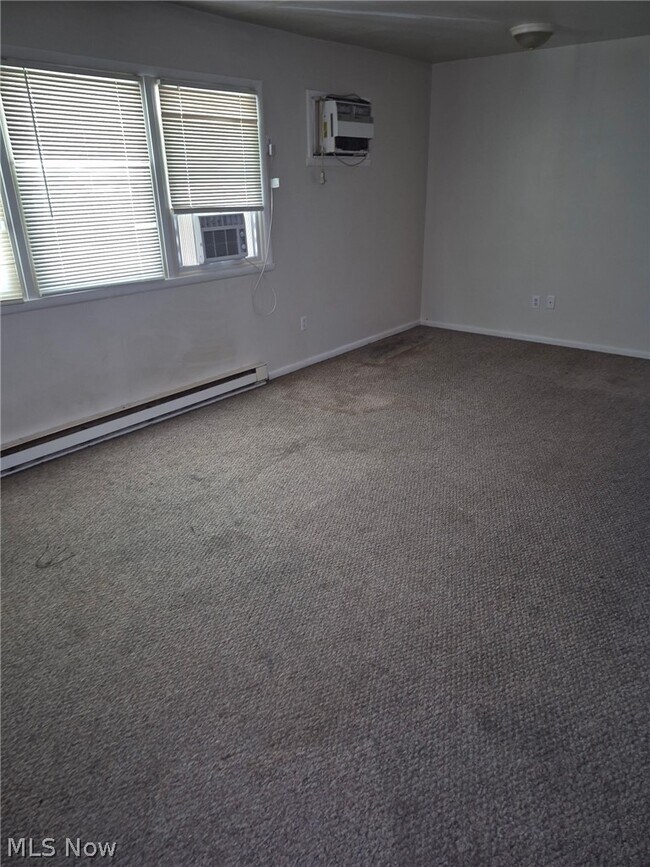 Foto del edificio - 640 Lakeside Dr