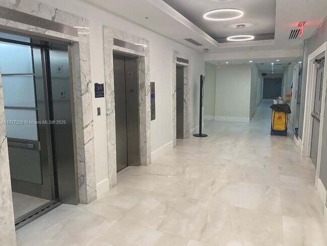 Foto del edificio - 3001 S Ocean Dr