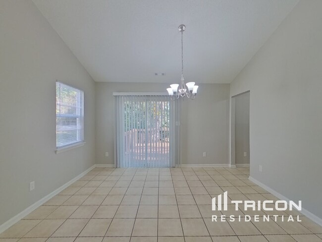 Building Photo - 2916 Vestal Pl