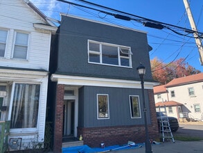 Building Photo - 522 Main St