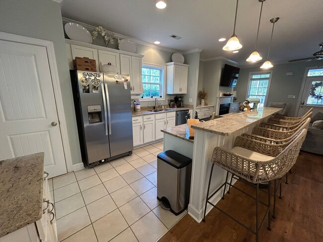 Foto del edificio - Enjoy private living in this beautiful 3 b...