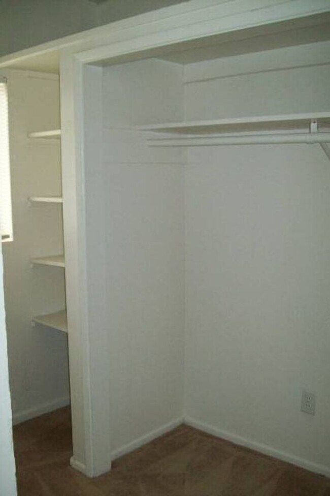 Building Photo - 524 W Howe St