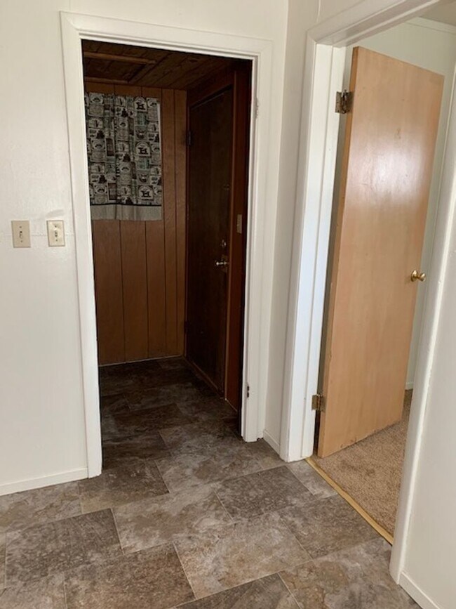 Foto del edificio - 321 Normal Ave