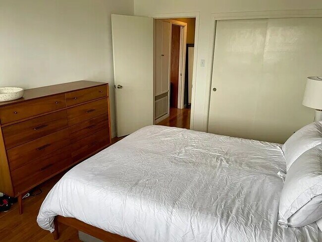 Foto del edificio - "Charming 1-Bedroom Sanctuary in San Francisco's Vibrant Heart - 600 Sq Ft of Cozy Comfort!"