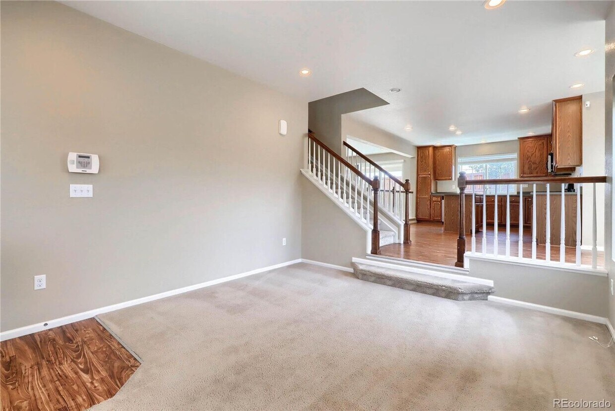 Foto principal - Gorgeous 4 bedroom in the highly sought af...