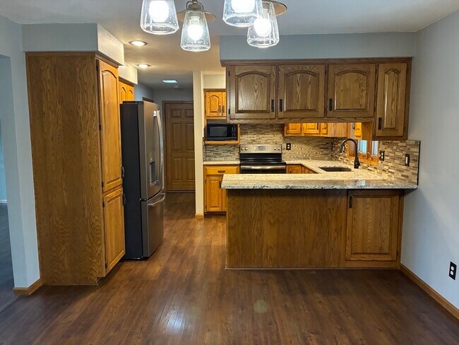Foto del edificio - 1006 Woodland Ct