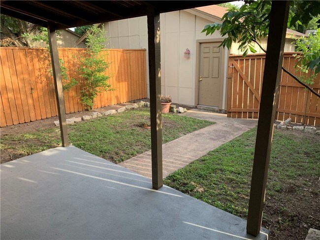 Foto del edificio - 1431 W Braker Ln