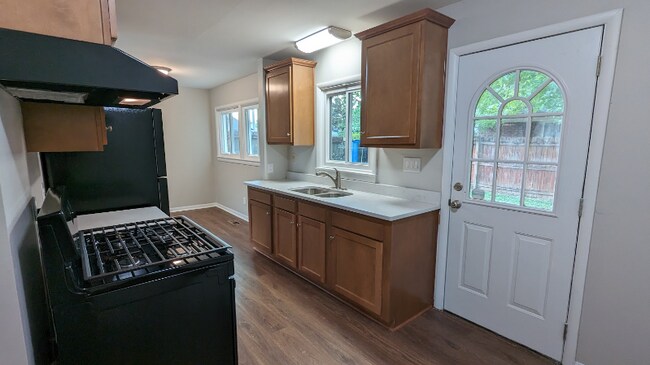 Foto del edificio - 3108 Dell Brooke Ave