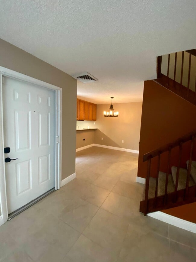 Building Photo - 123 1st Way