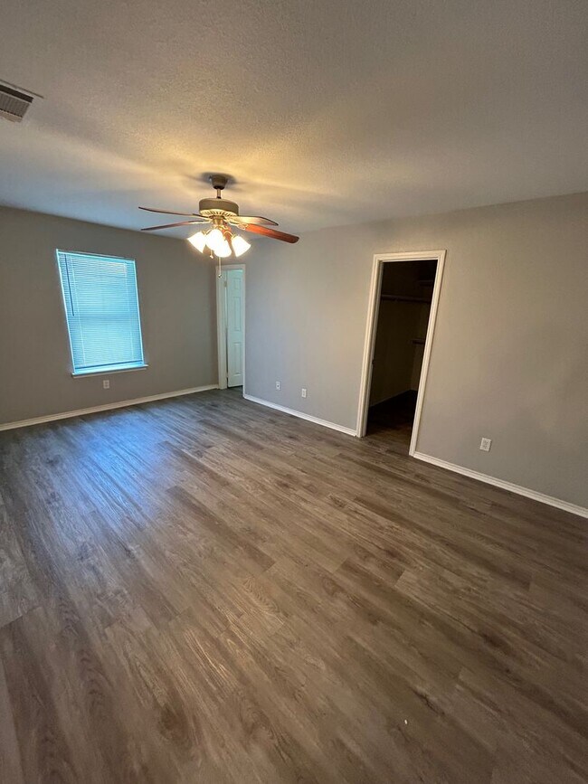 Building Photo - Updated Bosqueville ISD Home