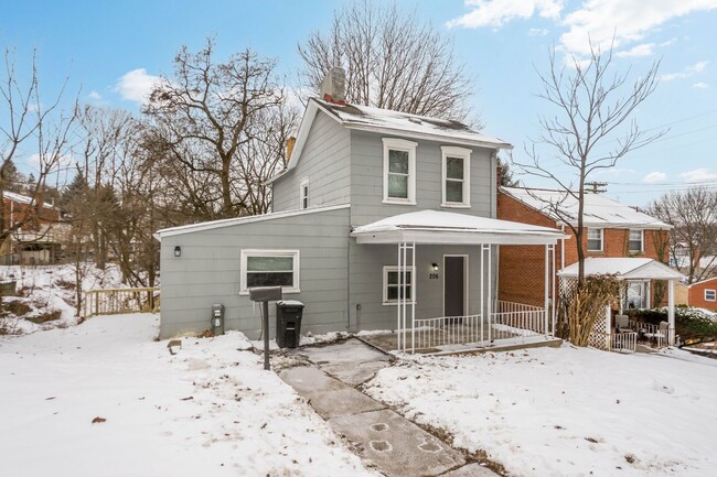 Building Photo - NEWLY RENOVATED! 3 BED / 1.5 BATH HOUSE IN...