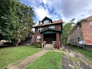 Building Photo - 184 E 12th Ave