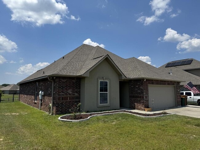 Building Photo - 16901 Desmare St