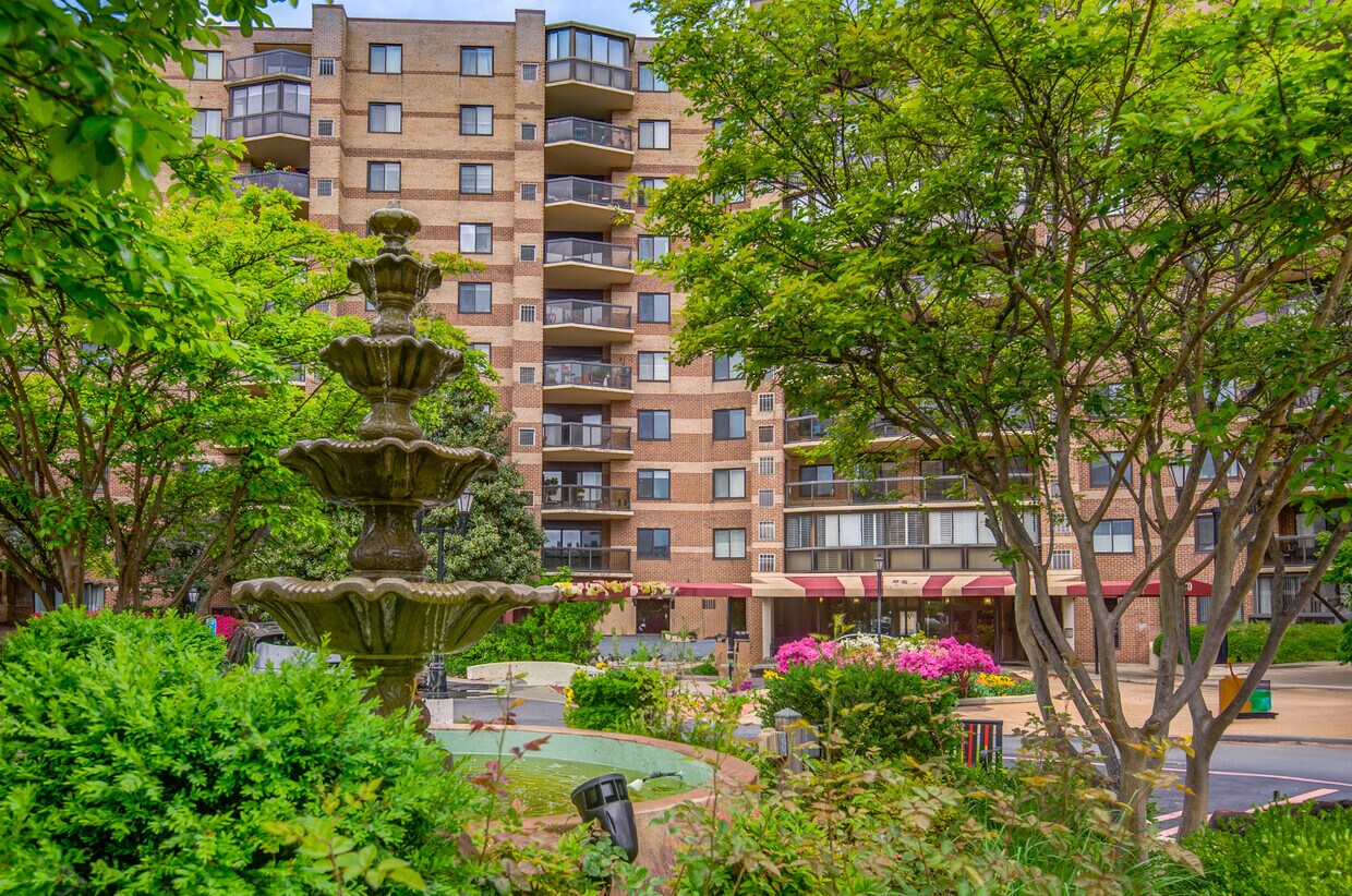 Foto del edificio - 8370 Greensboro Dr