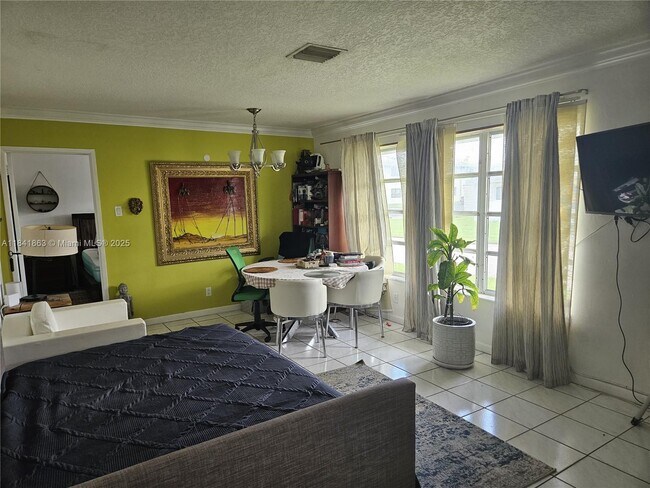 Foto del edificio - 1400 N 16th Ave