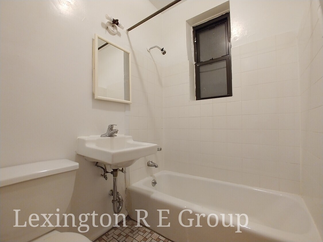 Primary Photo - 311 W 54th St